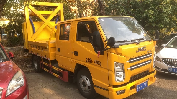 100K防撞車(chē)，帶太陽(yáng)能光板